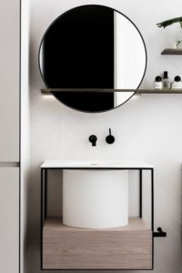 bagno bianco legno specchio rotondo